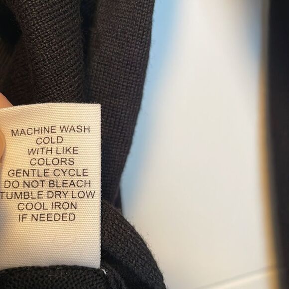 𝅺89th & Madison Crewneck Asymmetric Bottom Sweater Black Size Medium - Picture 7 of 10